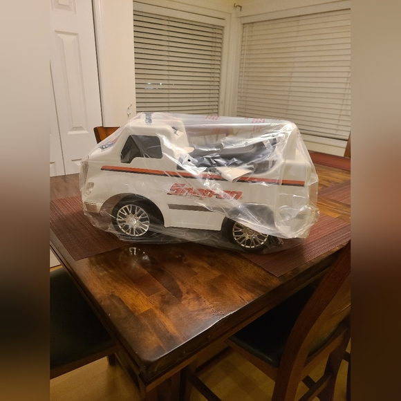 RIDE ON SNAP-ON TRUCK - Picture 9 of 9